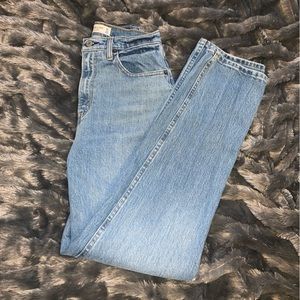 Abercrombie Curve Love Ultra High Rise 90s Straight Jean